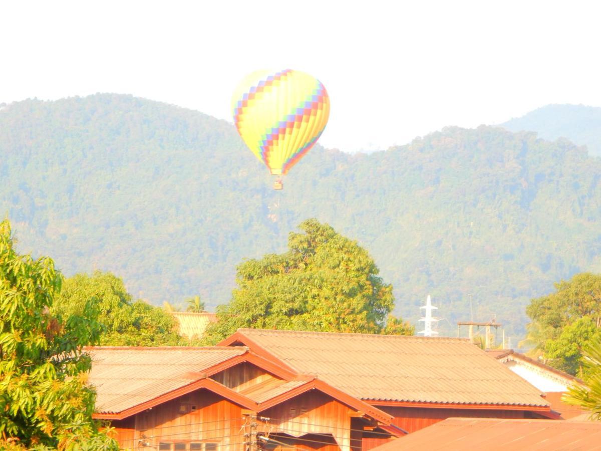 วังเวียง คาเมลเลีย โฮเต็ล Hotel ภายนอก รูปภาพ